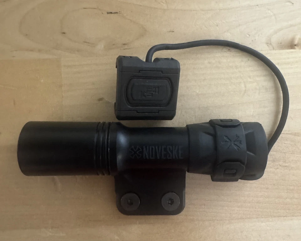 Malkoff E1HTV2 Cabezal Noveske Cuerpo Unidad Tapa Gas y Mod Botón Lite Linterna Foto 1 de 4