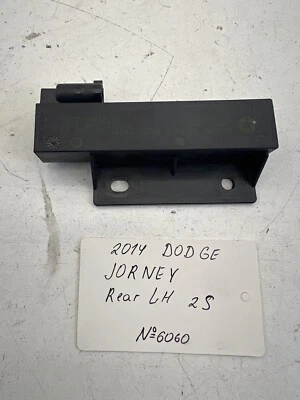 Dodge Journey 2011-2019 módulo de control de antena trasero izquierdo sin llave OEM. Foto 1 de 4