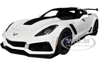 2019 CHEVROLET CORVETTE C7 ZR1 ARCTIC WHITE 1/18 MODEL CAR BY AUTOART 71270 - Image 1 of 4