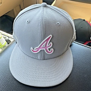 Atlanta Braves Mütze Kappe rosa bestickt New Era 59FIFTY nicht verstellbar Größe 8 neu ohne Etikett - Bild 1 von 11