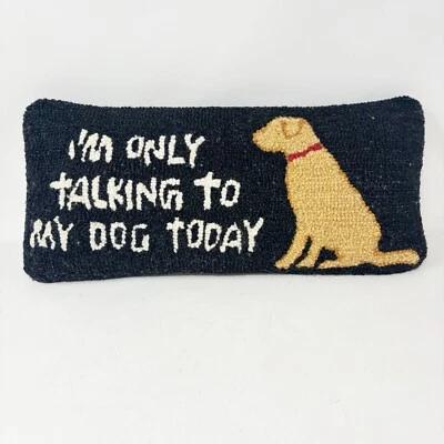 Travesseiro MUD PIE Black Crewel Labradors lã eu só estou falando com meu cachorro hoje - Imagem 1 de 4