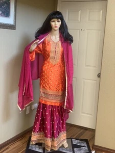 TUTA IN SETA CHANDERI DESIGNER INDIANO CON PLAZO E GOTA DUPATTA PER ABBIGLIAMENTO DA FESTA 3PS - Foto 1 di 10