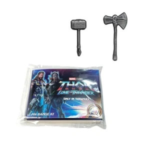 Disney Marvel Studios THOR LOVE und THUNDER Promo 2 Pin Badge Set NEU versiegelt - Bild 1 von 3