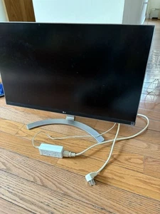 LG 27" diagonal monitor w Displayport, HDMI - Picture 1 of 10