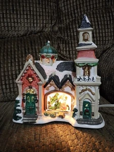 Weihnachtsdorf Backstein Kirche viktorianischer Stil beleuchtet funktioniert sauber 10 x 5 Zoll - Bild 1 von 9