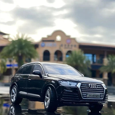 1:32 AUDI Q7 SUV Diecast Coche Modelo Juguete Coleccionable Sonido y Luz Regalo para Niños Foto 1 de 4