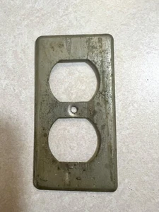 Vintage Silver Metal Outlet Cover Plate Unique Small Size 2” X 4” Salvaged Find - Imagen 1 de 4