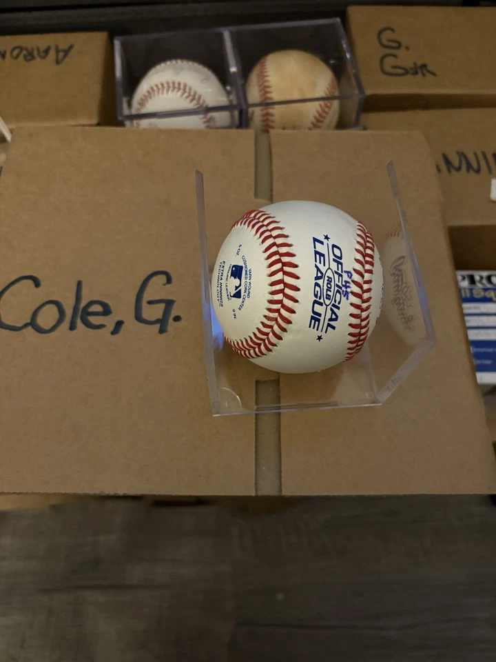 Béisbol autografiado por Gerrit Cole Foto 1 de 2