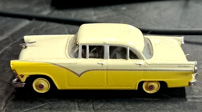 CMW-Mini Metals 1955 Ford Fairlane Town Sedan ЖЕЛТЫЙ/БЕЛЫЙ HO=1:87 ВСТРОЕННАЯ КОМПОНОВКА - Изображение 1 из 4