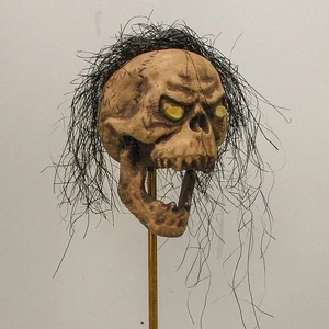 Screaming Skull on a Stick – Halloween Display with Attitude - Picture 1 of 8