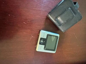 Genus VISO Carry CASE MP3 avec lecteur gratuit (non testé) - Photo 1/4