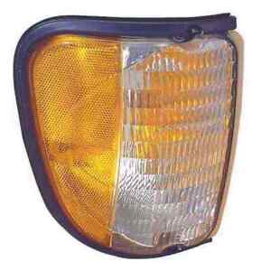 Parking / Side Marker Light Assembly Right Maxzone 331-1532R-AC