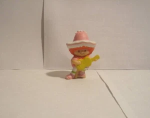 ERDBEER SHORTCAKE VINTAGE MINI CAFE OLE mit GITARRE SSC PVC RARITÄT Kuchen Topper - Bild 1 von 2