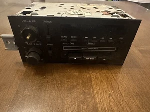 89-94 Chevy Delco AM/FM radio cass w/BT, fits Chevy Blazer S10 Camaro 16205005 - Picture 1 of 10
