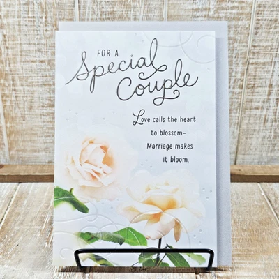 Tarjeta de felicitación de boda Hallmark 5x7 una pareja especial rosas amarillas flores de amor Foto 1 de 4