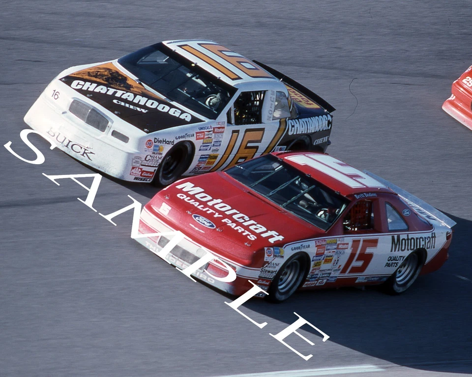 FOTO BRILLANTE LARRY PEARSON & BRETT BODINE 1989 EN PISTA EN TALLADEGA 8X10  Foto 1 de 1