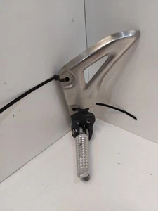 TRIUMPH SPEED TRIPLE 1050 LEFT RIDER FOOTREST HANGER 11-15 T2081751 (E17) - Picture 1 of 6