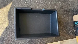 KIA SORENTO 2016-2020 consola central delantera reposabrazos bandeja de almacenamiento caja contenedor OEM - Imagen 1 de 2