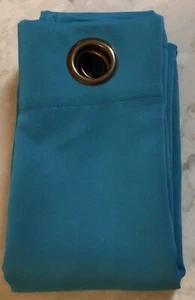 Ein (1) türkisfarbener Verdunkelungsvorhang Panel mit Ösenüberschrift 50” breit x 72” lang - Bild 1 von 4