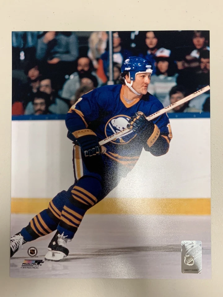 GILBERT PERREAULT UNSIGNED LICENSED 8X10 PHOTO BUFFALO SABRES Foto 1 de 1