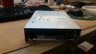 Quantum CL1001 68 Pin SCSI Tape Drive LTO-2 Ultrium 200/400GB 5.25 TE3100-521 - Image 1 of 3