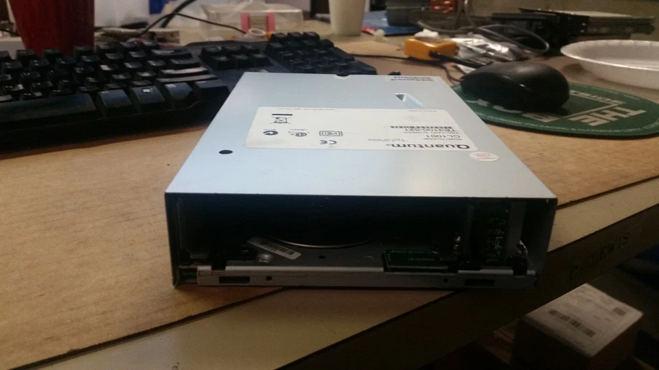 Quantum CL1001 68 Pin SCSI Tape Drive LTO-2 Ultrium 200/400GB 5.25 TE3100-521 - Image 1 of 3