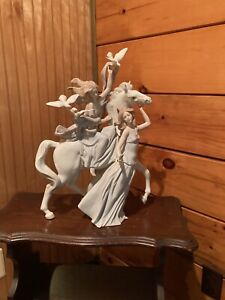LLADRO “PEACE AND LIBERTY” The Art Of Porcelain Figurine # 6707