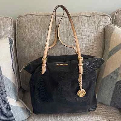 Bolso de Mano Michael Kors Negro Patente Repujado Pitón Jet Set 4MK124 Usado Foto 1 de 4