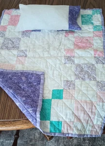 HANDGEMACHTE PUPPENDECKE UND KISSEN SET Neu - Bild 1 von 3