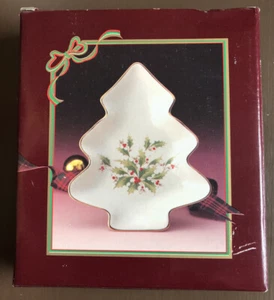 NIB Tree Shape Bon Bon Candy Dish holly gold trim Japan porcelain 6 1/2” - Picture 1 of 5