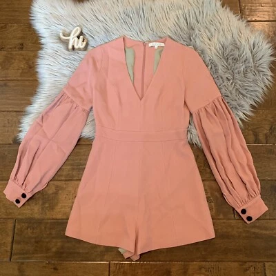 Alexis 女式连身裤粉色 XS 码长袖 V 领短裤 — 第 1/4 张图片