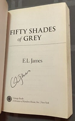 EL JAMES SIGNED FIFTY SHADES OF GREY BOOK - Image 1 of 4