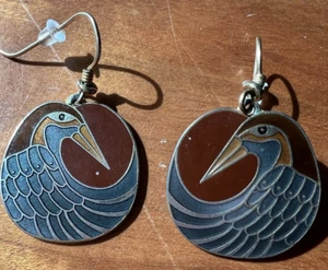 Pendientes colgantes vintage Laurel Burch “Nile Bird” esmalte tono dorado 1" firmados - Imagen 1 de 10