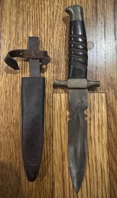 ORIGINAL WWII IRAN PERSIAN FIGHTING KNIFE WITH LEATHER SCABBARD - Image 1 of 4