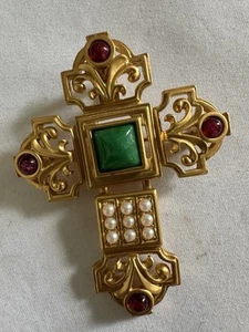 BEAUTIFUL ELIZABETH TAYLOR FOR AVON GOLD TONE "KATHARINA" CROSS BROOCH PENDANT - Picture 1 of 4