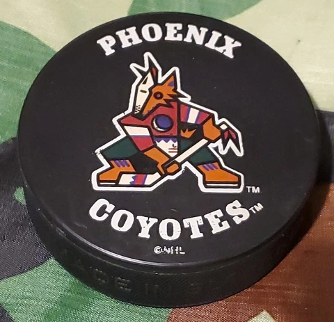 PHOENIX COYOTES NHL VINTAGE LICENSED PUCK INGLASCO VEGUM MFG. MADE= SLOVAKIA Cover