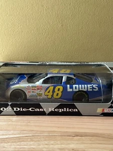 JIMMIE JOHNSON #48 Lowe's 2002 Monte Carlo 1:24 Die Cast Replica Team Caliber - Picture 1 of 9