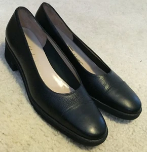 Women's Salvatore Ferragamo Boutique Low Heel Pumps Black Leather Shoes 7 AA - Picture 1 of 1