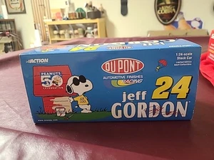 Jeff Gordon 2000 Peanuts DuPont NASCAR 1/24 Diecast Bank Snoopy Action In Box - Picture 1 of 16