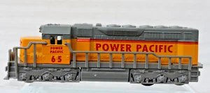 Locomotora de carga Pull Back Power amarilla, roja y gris #65 Power Pacific Die Cast - Imagen 1 de 6