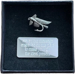 Personalisierte Geschenkbox & handgefertigte Zinn nass Fliegenfischen Pin Anstecker GRATIS GRAVUR - Bild 1 von 4