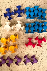 Fat Brain Squigz delux 26 pieces Toy Froogly Tactile Shapes Suction Cup - Picture 1 of 1