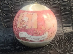 Hallmark Mary Hamilton 1976 bicentenario commemorativo raso ornamento natalizio - Foto 1 di 2