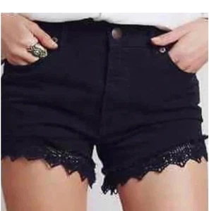 Mini Pantalones Cortos Free People Vaqueros Negros Dobladillo Crochet Talla 26 - Imagen 1 de 6