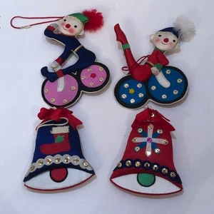 Juego de 4 - Adornos navideños vintage de fieltro con cuentas de lentejuelas campanas y payasos  - Imagen 1 de 5