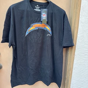 Los Angeles Chargers 2XL T-shirt Lightning Bolt Black NFL *New w/Tags - Picture 1 of 6