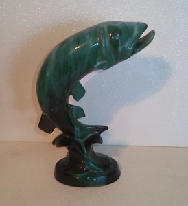 Statua salmone ceramica montagna blu Canada vintage Kenora verde smalto a goccia pesce 12" - Foto 1 di 3