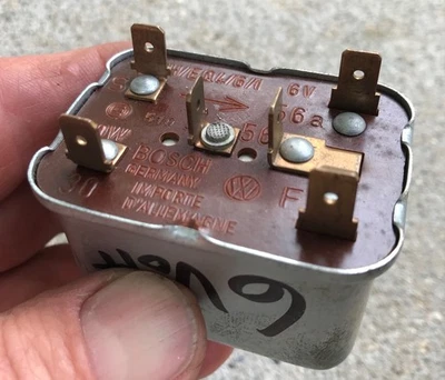 Relé de faros Volkswagen Bosch 6 voltios, NOS Foto 1 de 4