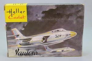 ZO021 HELLER CADET 030 maquette avion 1/100 Vautour - Picture 1 of 5