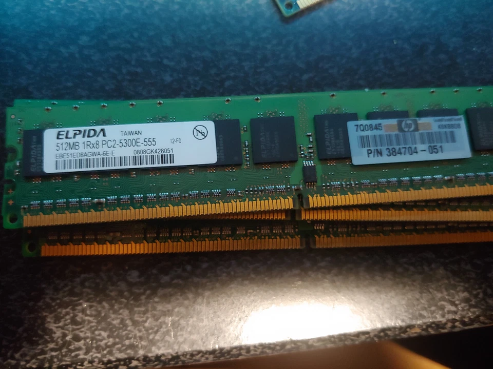 512MB ELPIDA PC2-5300E DDR2 ECC RAM MEMORY EBE51ED8AGWA-6E-E HP 384704-051 - Image 1 of 1